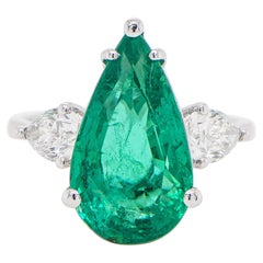 Pear 4.97 Carat Mint Emerald Rind with Two Pear Diamonds 0.84 Carats Total