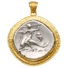 Pendentif en or 18 carats avec pièce de monnaie grecque antique en forme de dauphin, datant du 3e siècle avant J.-C.