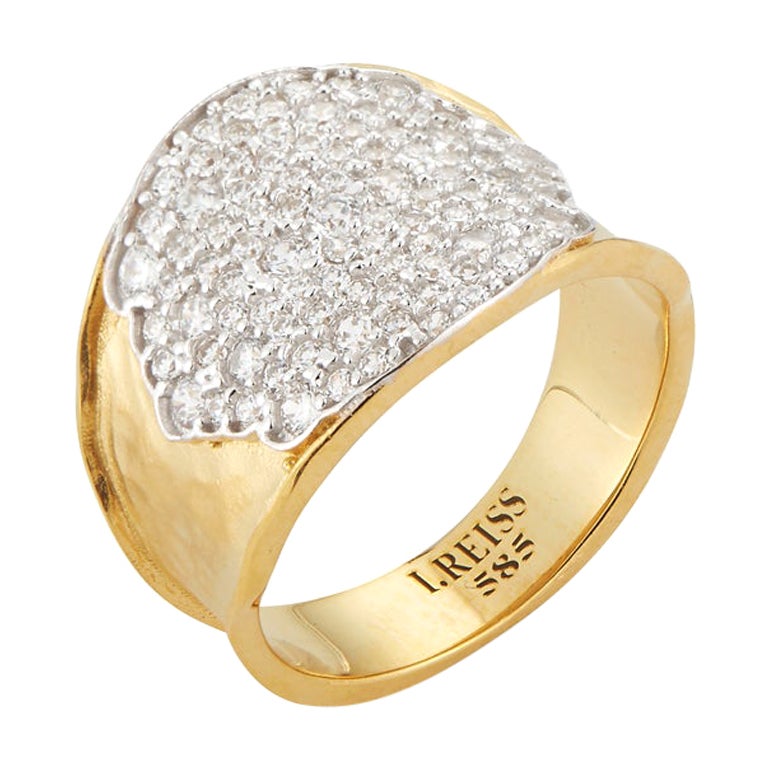 Im Angebot: Handgefertigter Diamant-verzierter Ring aus Gelbgold ()