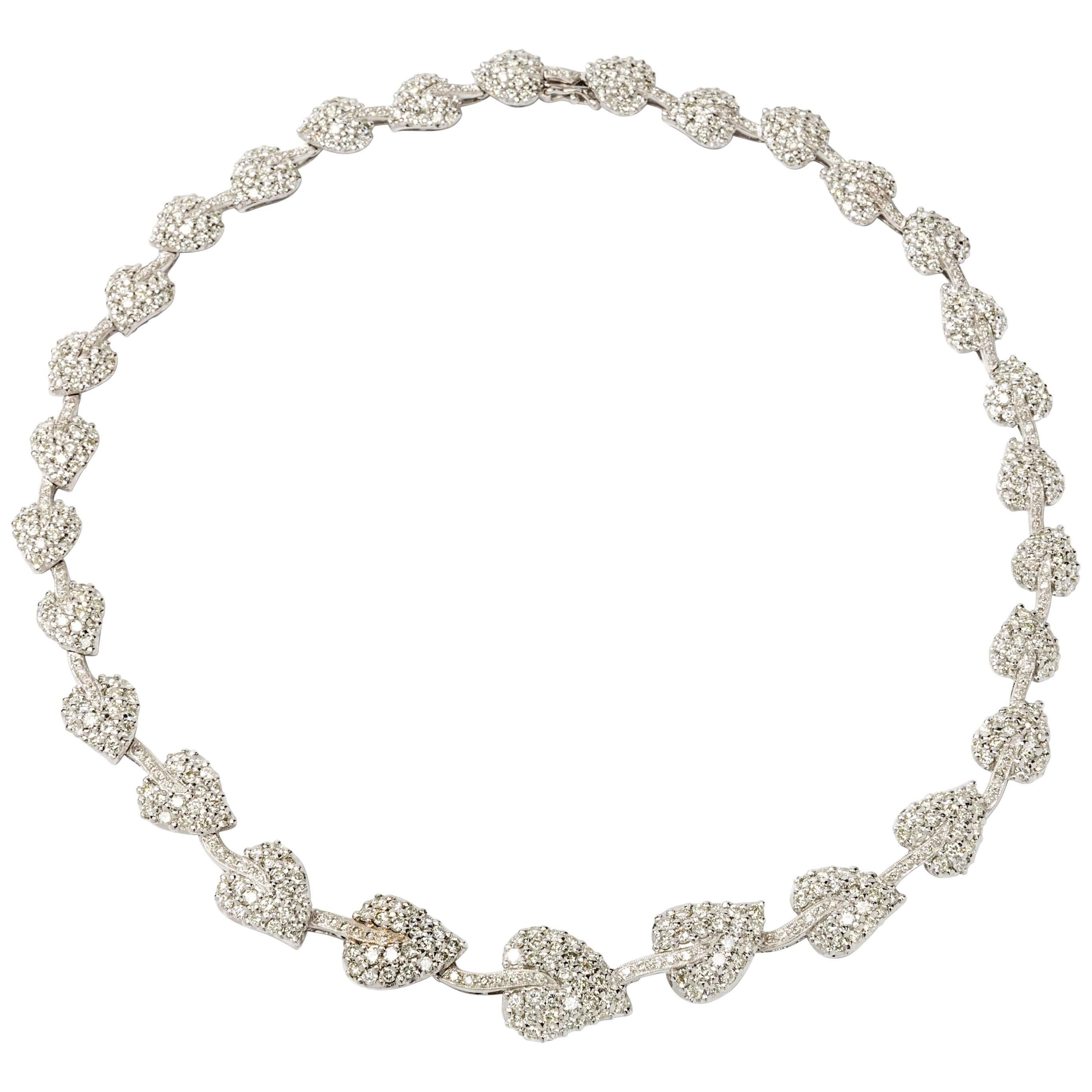 Diamant-Halskette 18 Karat Weißgold mit Blumenmuster