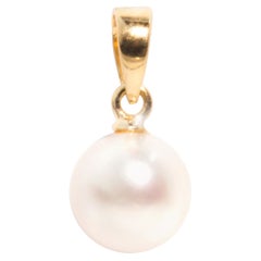 18 Carat Yellow Gold Vintage Freshwater Pearl Pendant and Yellow Gold Chain