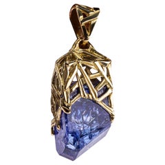 Pendentif unisexe en or jaune avec tanzanite d'un bleu profond en cristal brut naturel de Tanzanie