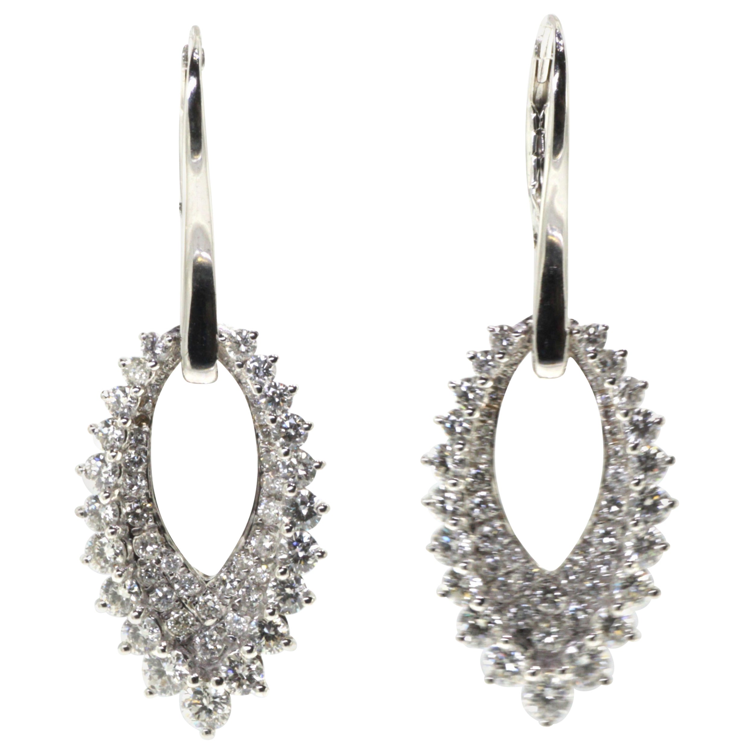 Boucles d'oreilles en goutte en or blanc 18 carats avec diamants de 2,38 carats