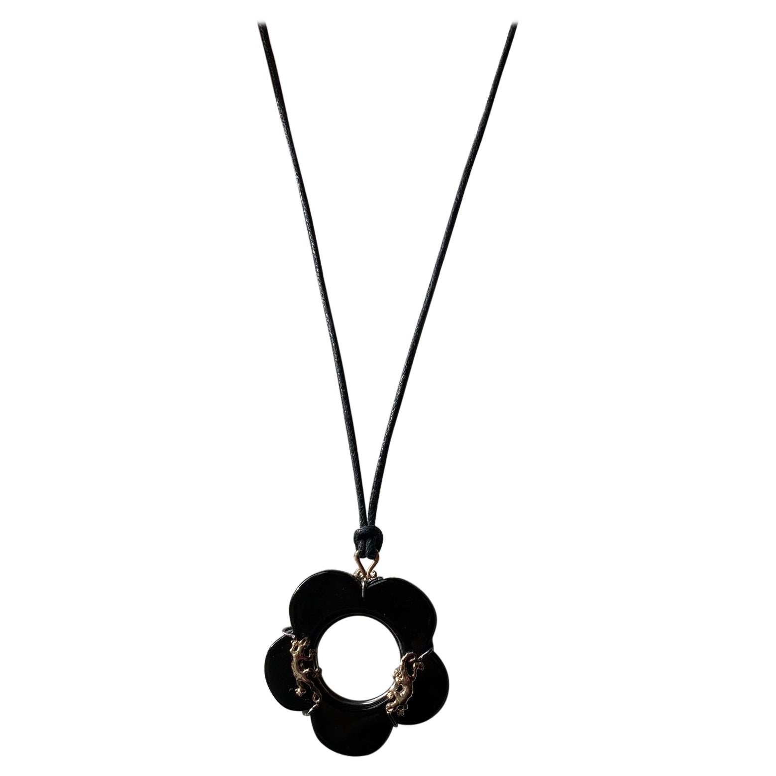 Collier pendentif fleur en onyx plaqué or 24 carats avec collier en forme de corde en argent sterling