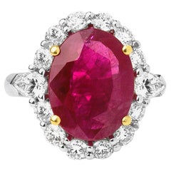 Anello solitario di rubino naturale da 5,40 carati circondato da diamanti da 1,55 carati