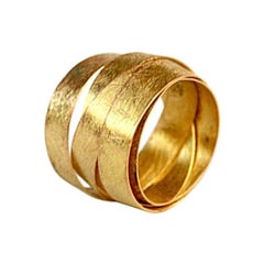 18 Karat Gold Round 5 Loops Modern Ring