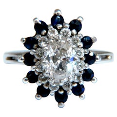Bague en platine à grappe de diamants ovales naturels et saphirs de 0,70 carat