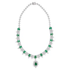 Collier en or 14 carats avec diamants et émeraude de Zambie ovale de 16,48 carats