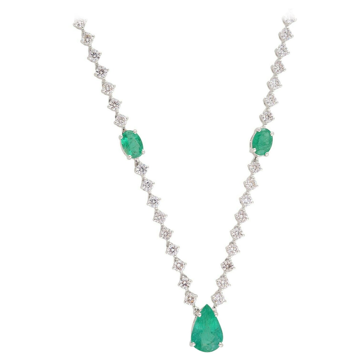 Collier à chaîne en or 14 carats avec diamants et émeraude de Zambie en forme de poire de 4,21 carats