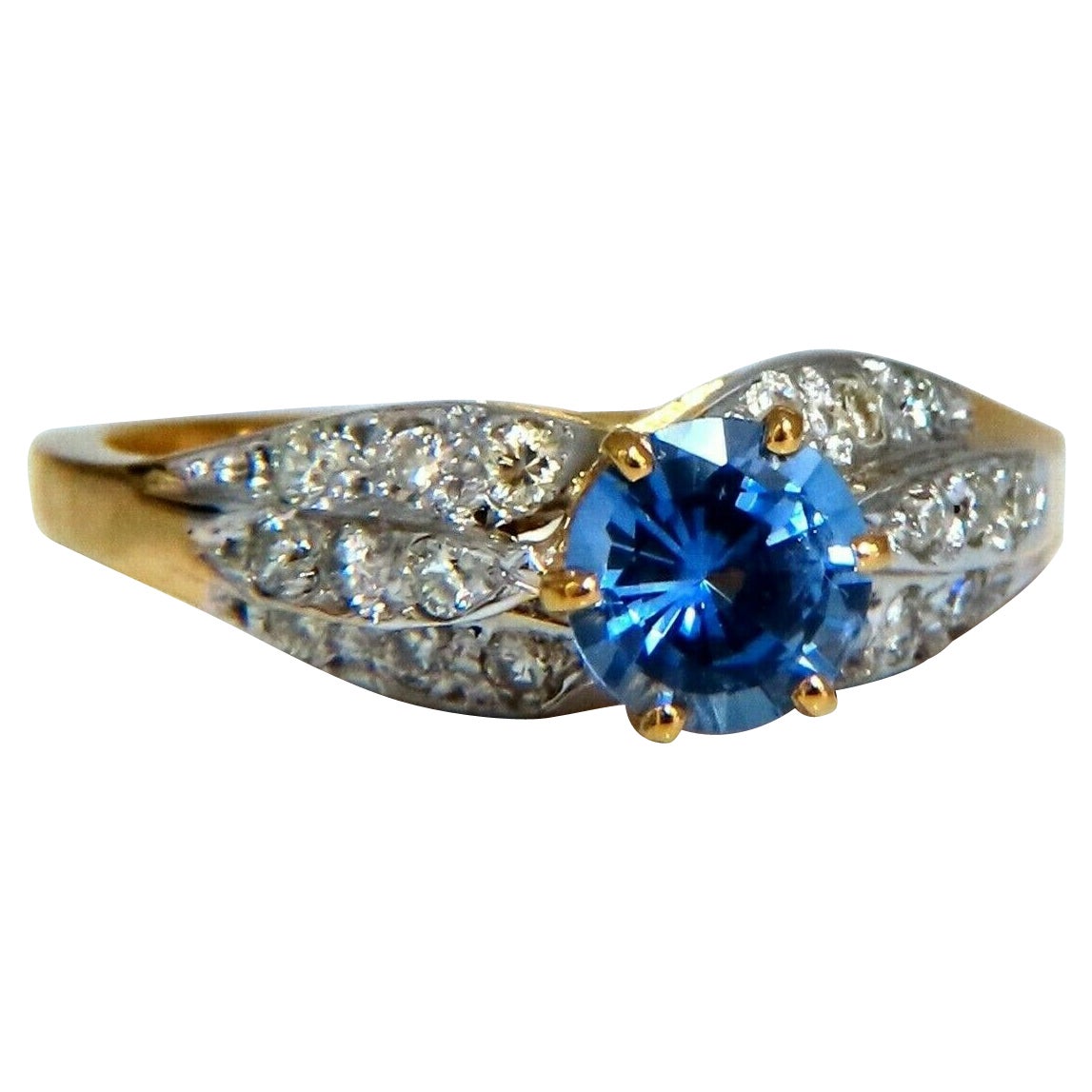 Bague solitaire en relief en saphir bleu naturel de 1,05 carat 14 carats en vente