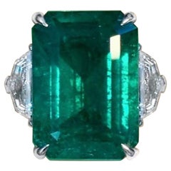 Gubelin Certified 9.41 Carat Green Emerald Diamond Solitaire Platinum Ring
