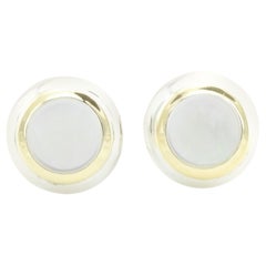 Tiffany & Co. Boucles d'oreilles en or jaune 18 carats, argent et nacre