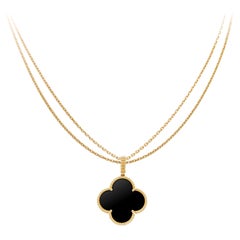 Van Cleef & Arpels Long collier "Magic Alhambra" Pendentif en onyx à motif unique