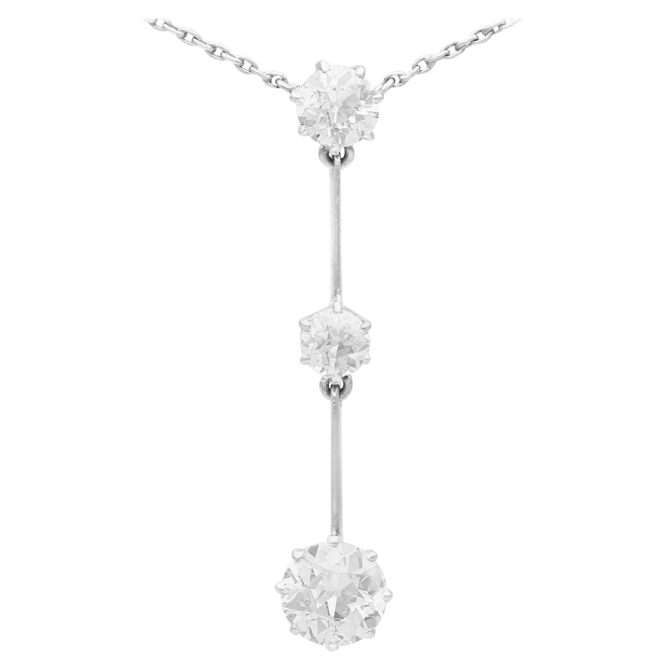 Collar antiguo de diamantes y platino de 1.74 quilates en venta