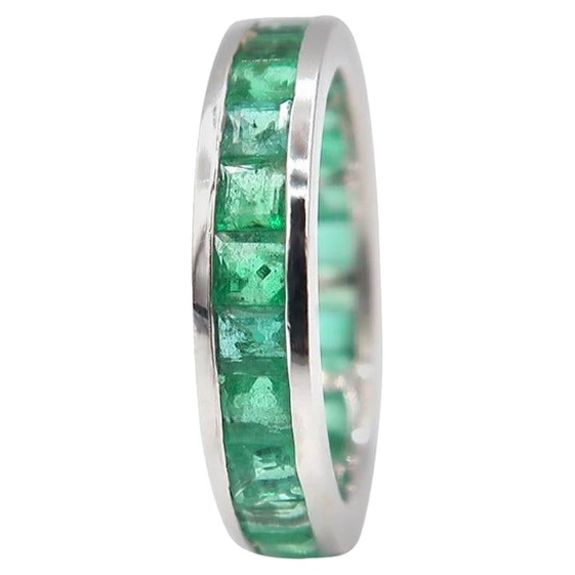 All-Rounder Princess Cut Emerald 18 Karat White Gold Band Ring For Sale