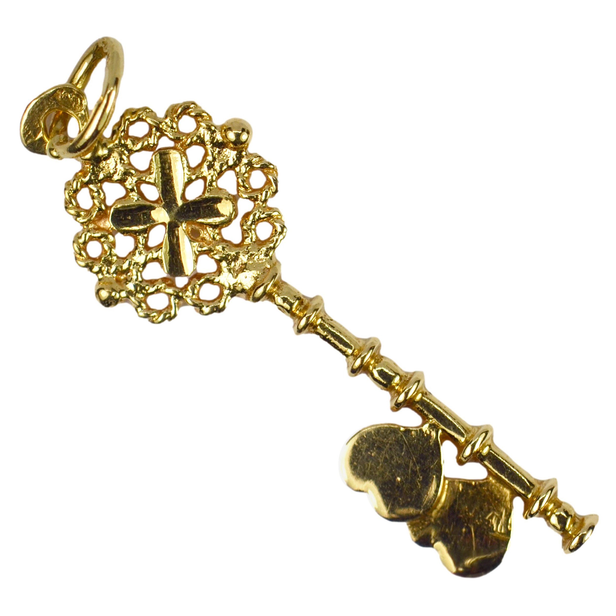 Pendentif breloque en or jaune 18 carats avec clé en forme de cœur d'amour