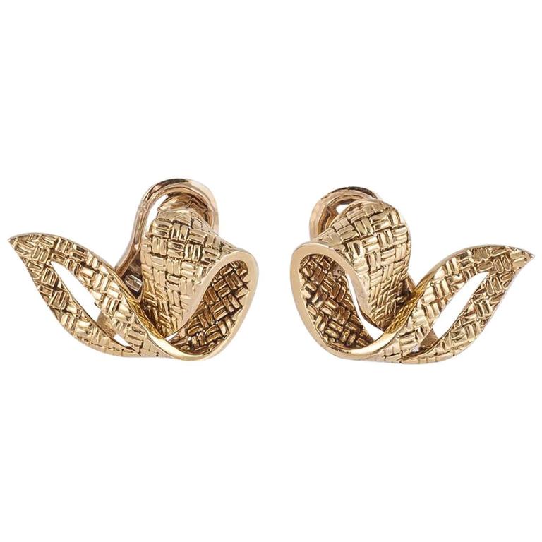 Boucheron Small Gold Bow Earrings For Sale at 1stDibs