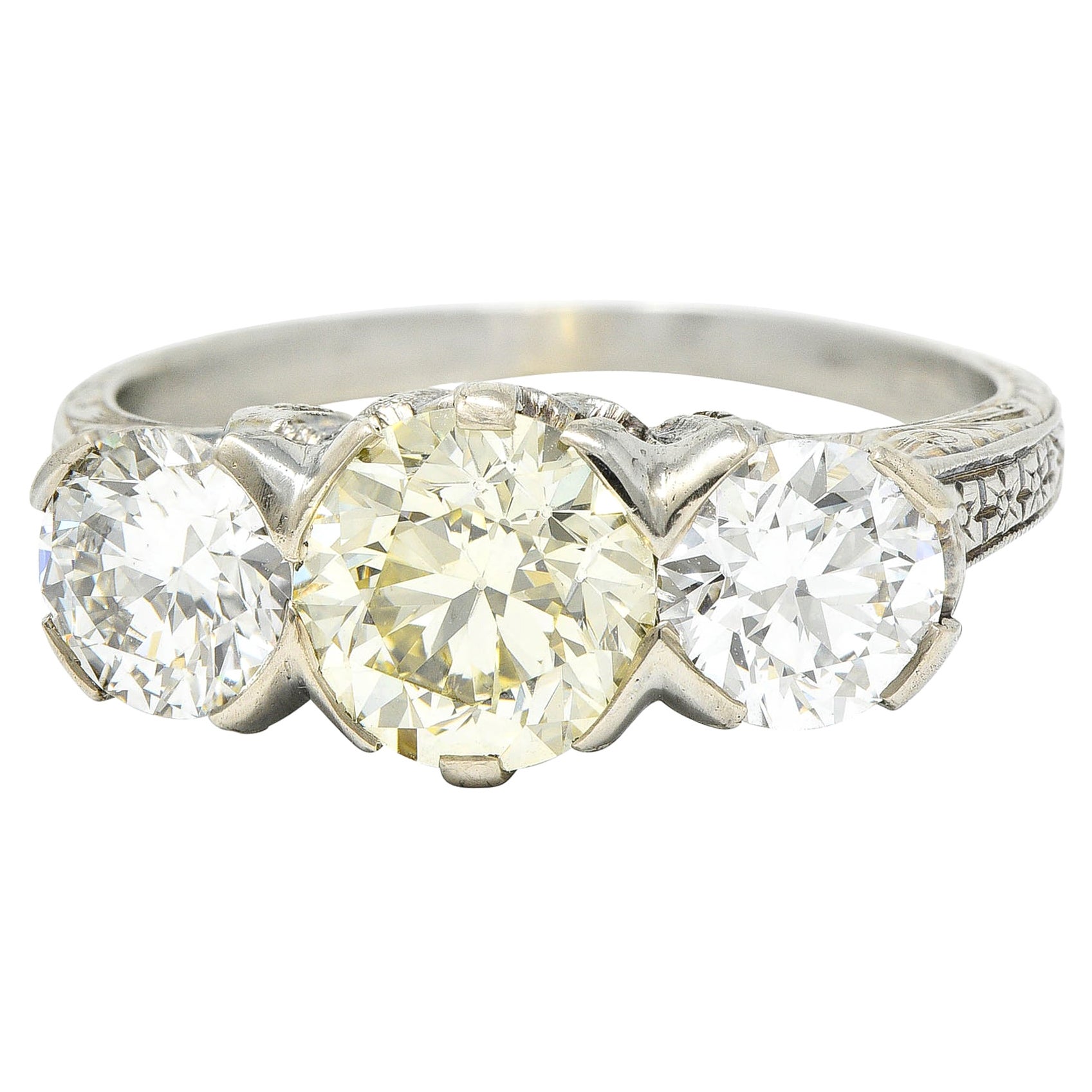 Art Deco 3.20 Carats Diamond & Yellow Diamond 18 Karat Gold Three Stone Ring