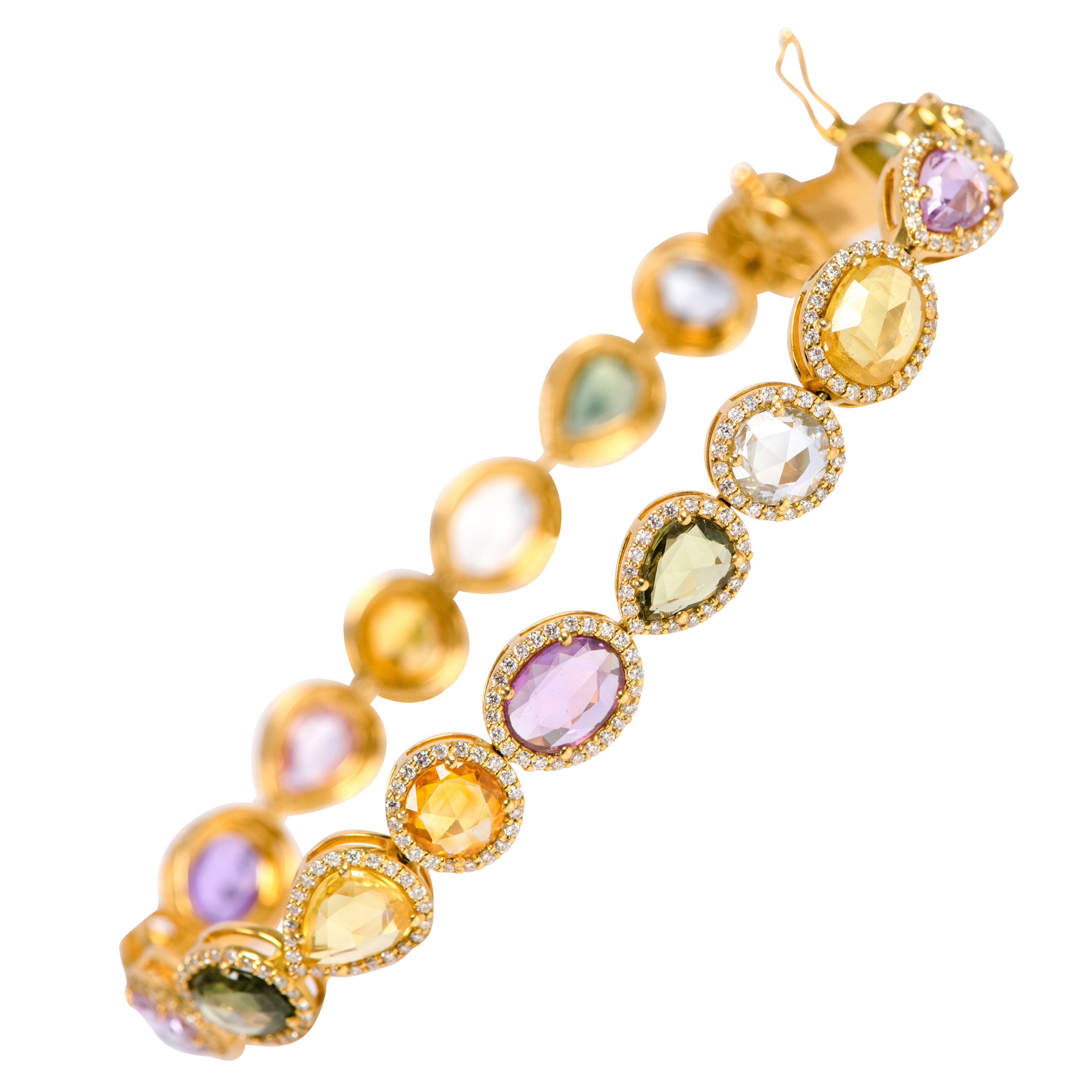Bracciale Tennis in oro 18 carati 19,18 carati con zaffiri multipli e diamanti a grappolo in vendita