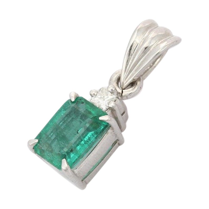 Emerald Pendant in 18K White Gold with Diamonds