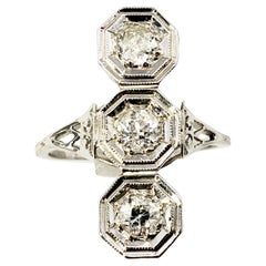 Ring aus 10 Karat Weißgold mit Diamanten