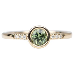 Grüner Montana Saphir Lünette Set Diamant Band 14K Gelbgold Verlobungsring