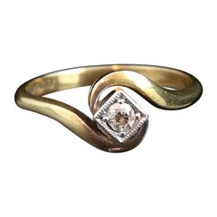 Vintage Art Deco Diamond Solitaire, Crossover, 18 Karat Yellow Gold