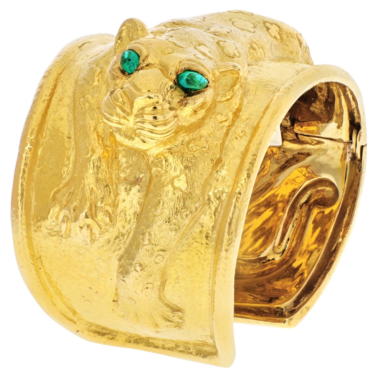 David Webb 18K Gold Repousse Leopard with Green Emerald Eye Bracelet