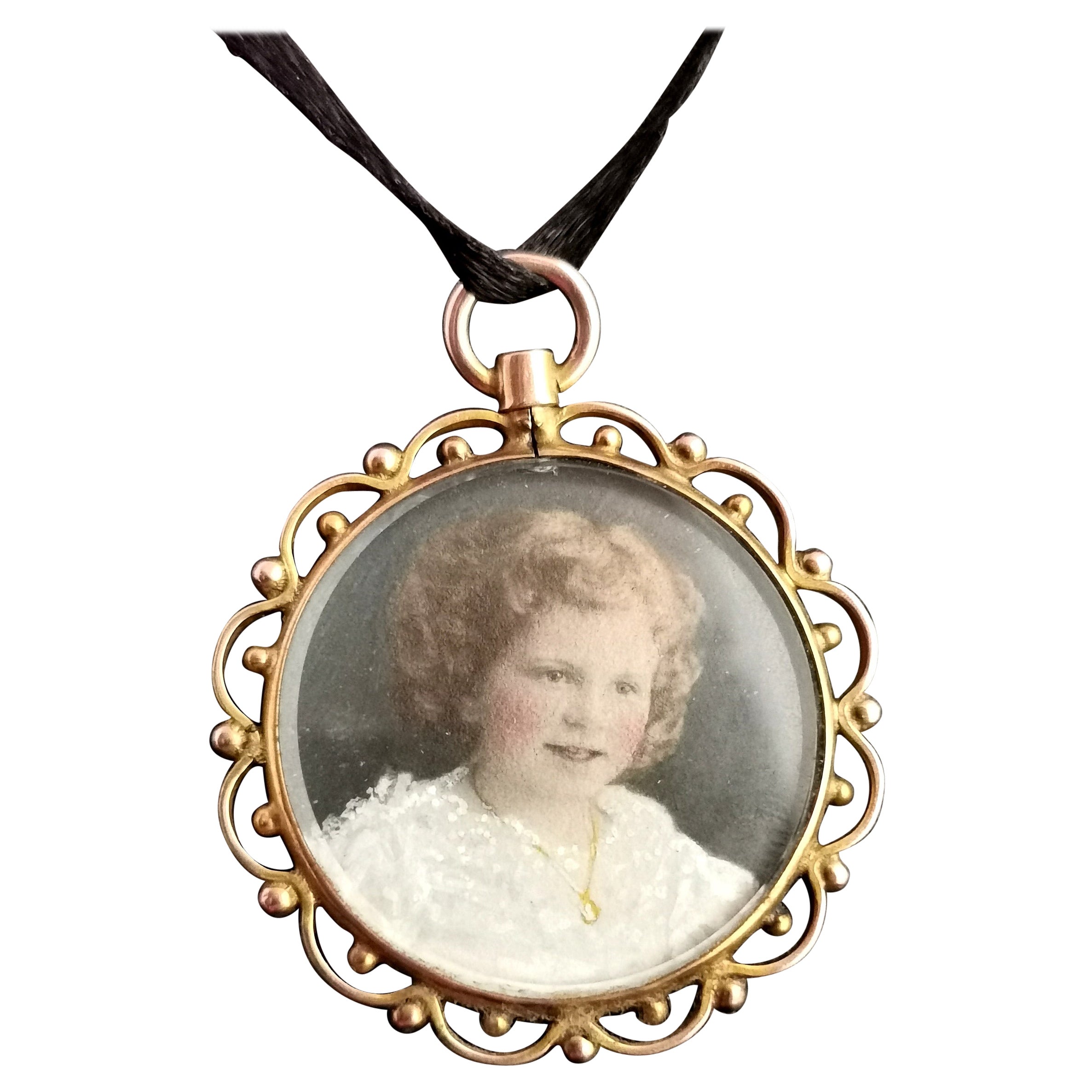 Antique Mourning Locket, Hairwork Pendant, 9 Karat Gold, Victorian