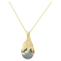 Black Cultured Tahitian Pearl Diamond Pendant Necklace in 14kt
