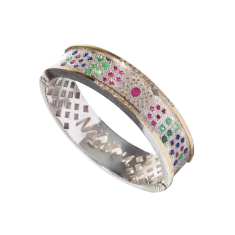 Bracelet Fatima en or et argent avec émeraudes, saphirs, rubis et diamants en vente