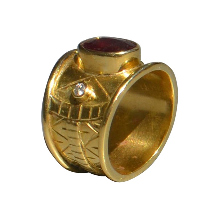 Anillo Azteca de Oro de 18k con Rubí y Dos Diamantes
