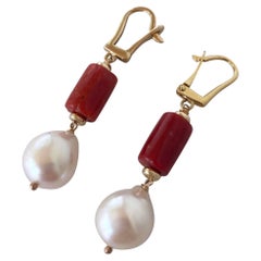 Marina J. Pendientes de coral mediterráneo, perlas y palanca de oro amarillo de 14 quilates