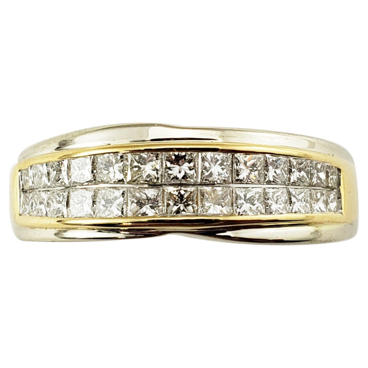 Alliance en or jaune et blanc 18 carats et diamants taille princesse en vente