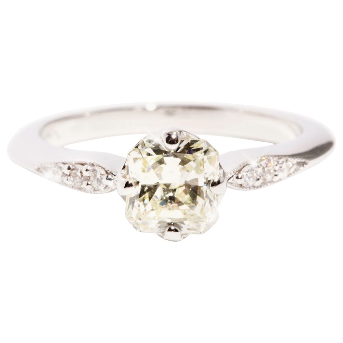 Zertifizierter Verlobungsring aus 18 Karat Gold mit Diamant im Strahlenschliff und rundem Diamant