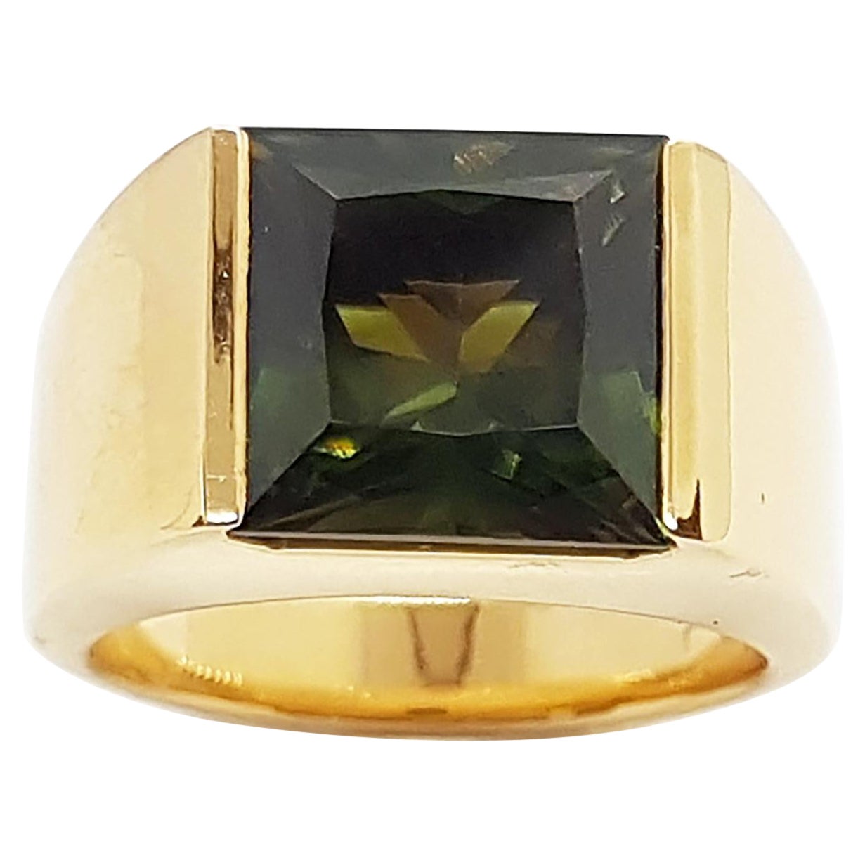 Green Sapphire Ring Set in 18 Karat Rose Gold Settings For Sale