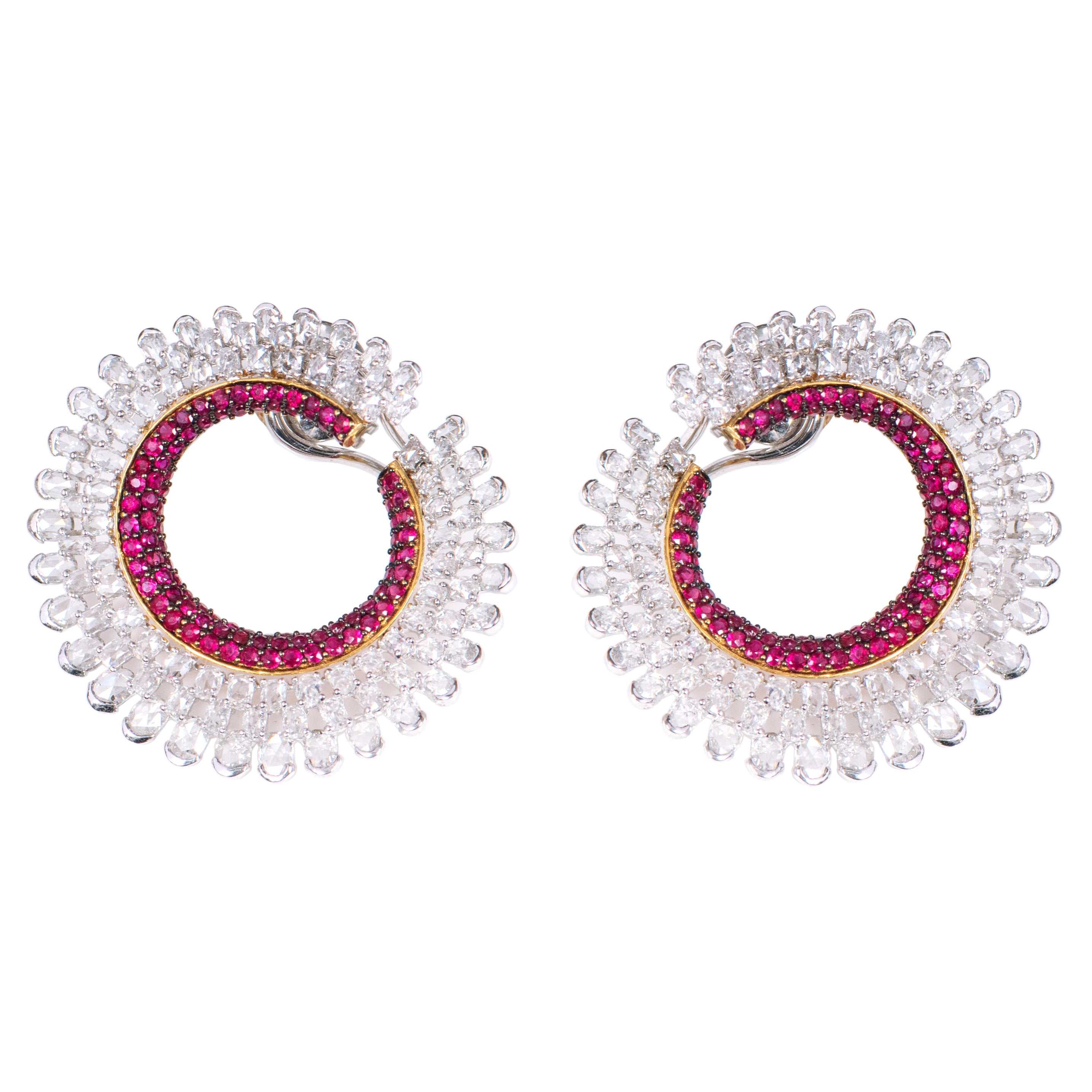 Clous d'oreilles cocktail en or blanc 18 carats avec diamants de 8,11 carats et rubis