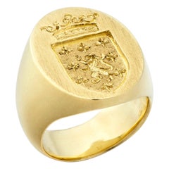 Susan Lister Locke the Tristram Signet Ring in 18kt Gold with Crest Engraving