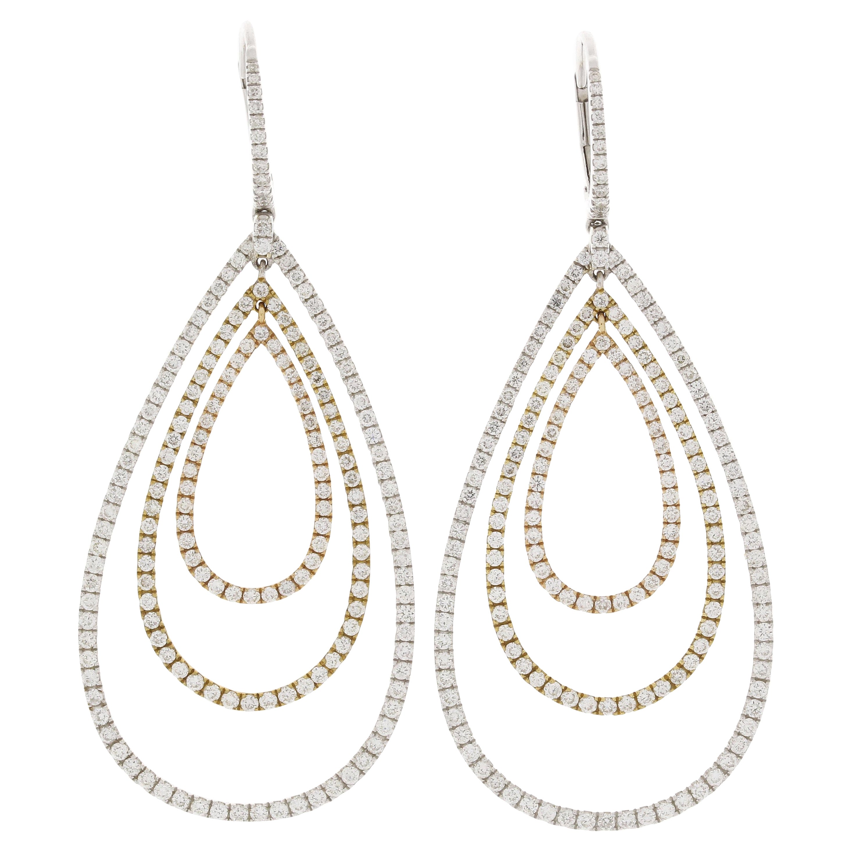 Or blanc 18 carats de 3,59 carats Jacob & Co. Boucles d'oreilles chandelier en forme de larme pavé de diamants en vente