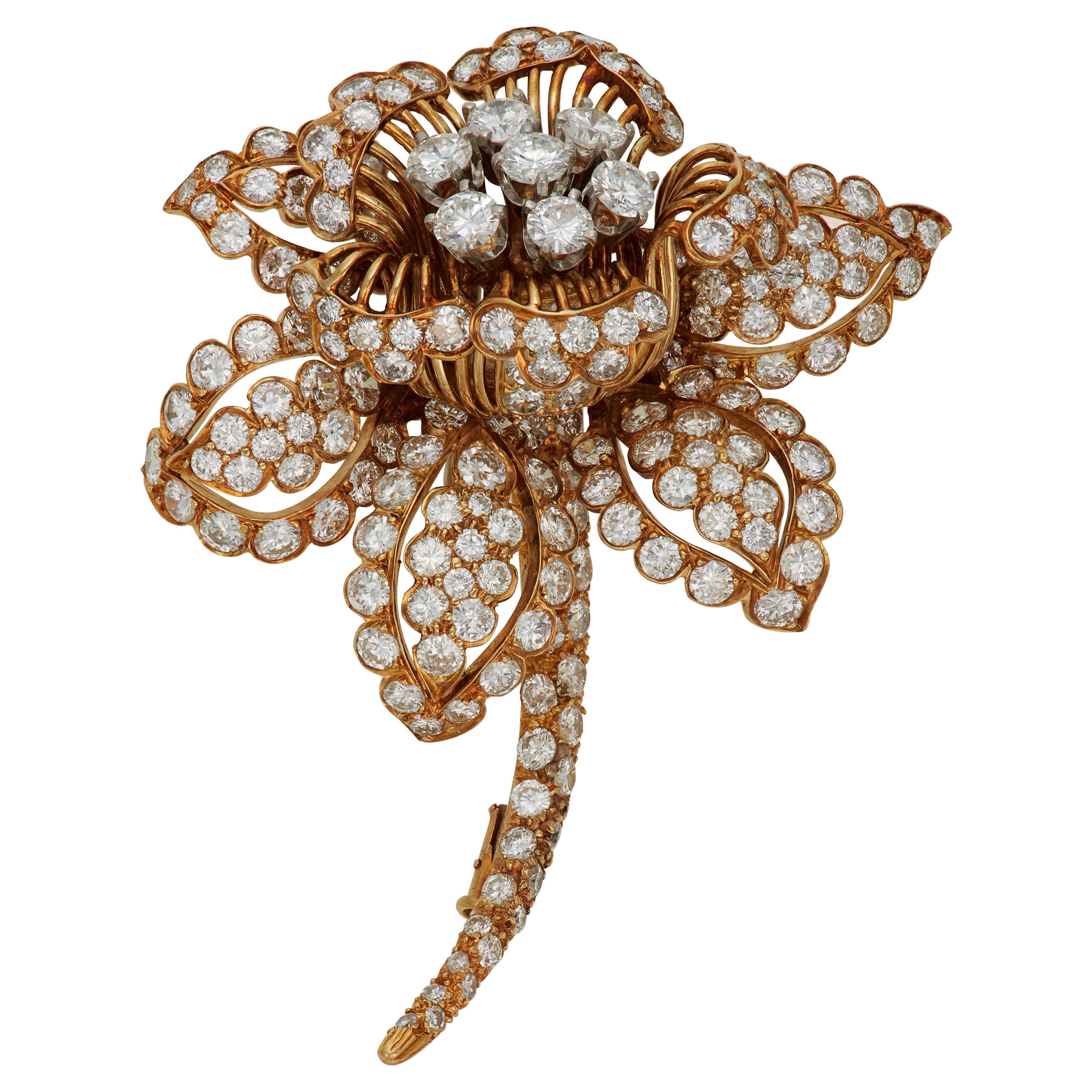 Magnifique broche fleur en diamants signée David Webb, avec 184 diamants ronds