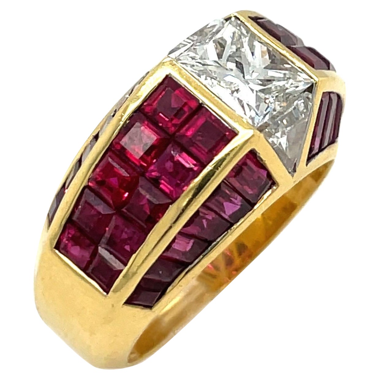 Bague Quadrillion sertie de diamants de 1,36 carat et de rubis 4,31 carats en vente