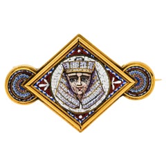 Broche pharaon néo-égyptien en or 18 carats avec micro-mosaïque