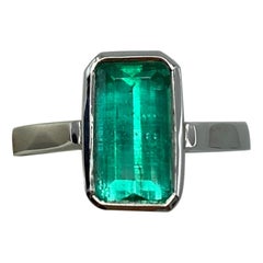 Zertifizierter 3::22 Karat kolumbianischer Smaragd Chivor Mine 18 Karat Gold Solitär Ring