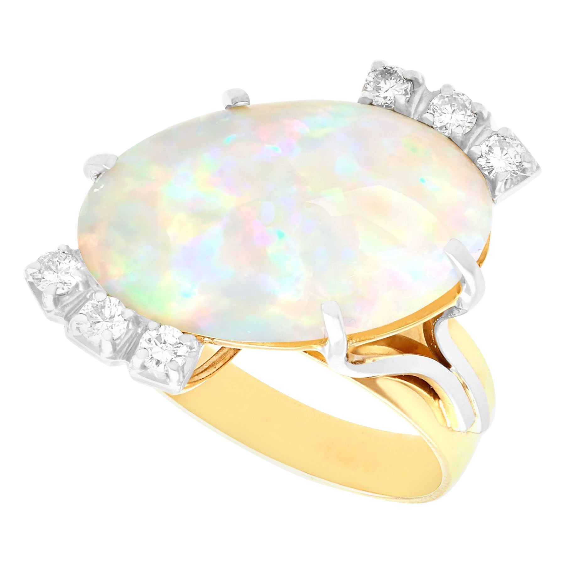 Bague cocktail vintage des années 1960 en or jaune avec opale de 5,81 carats et diamants
