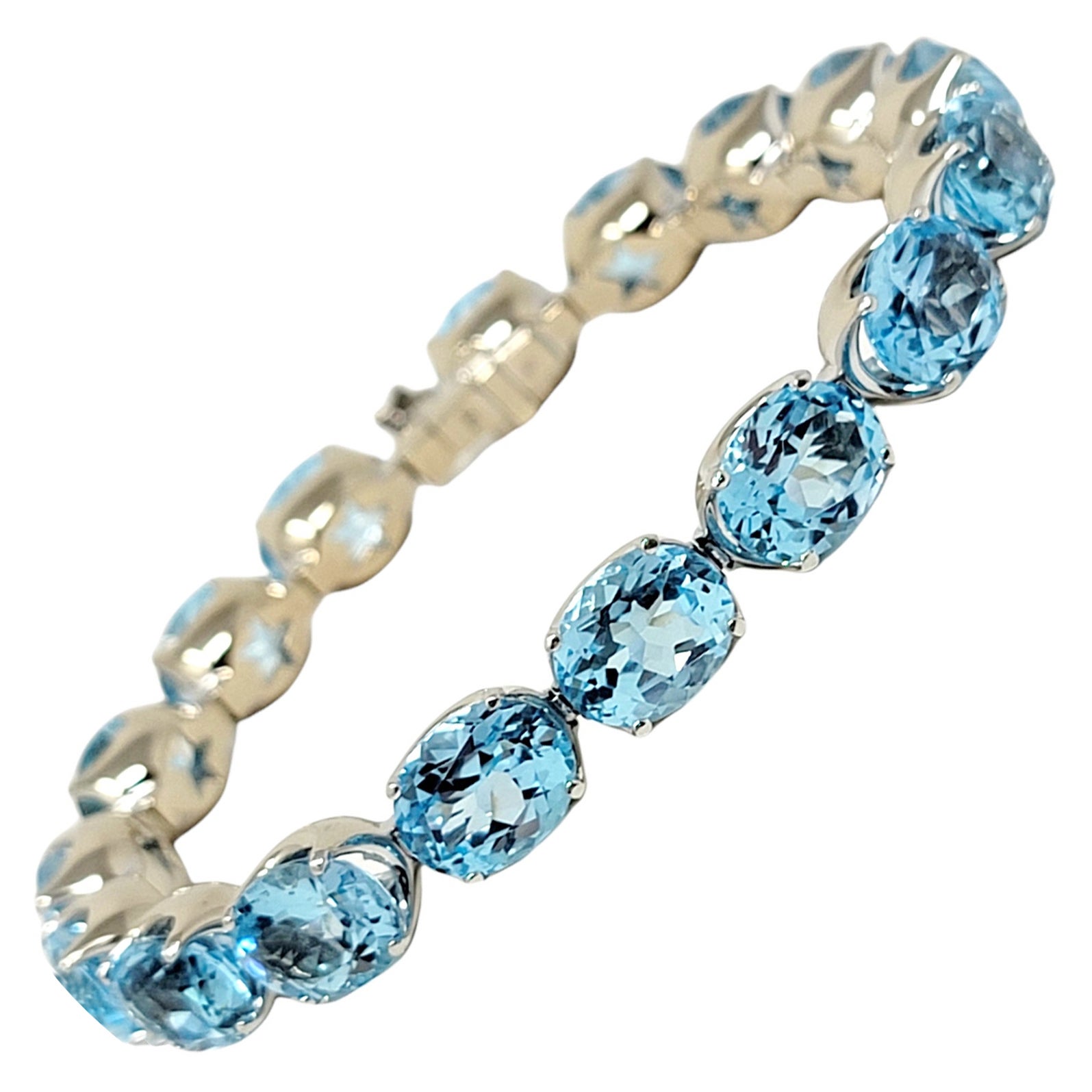 H. Stern 58.66 Carat Blue Topaz Line Bracelet with Diamond Star 18 Karat Gold For Sale