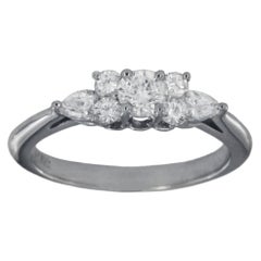Tiffany & Co. Anello con sette pietre e diamanti in platino