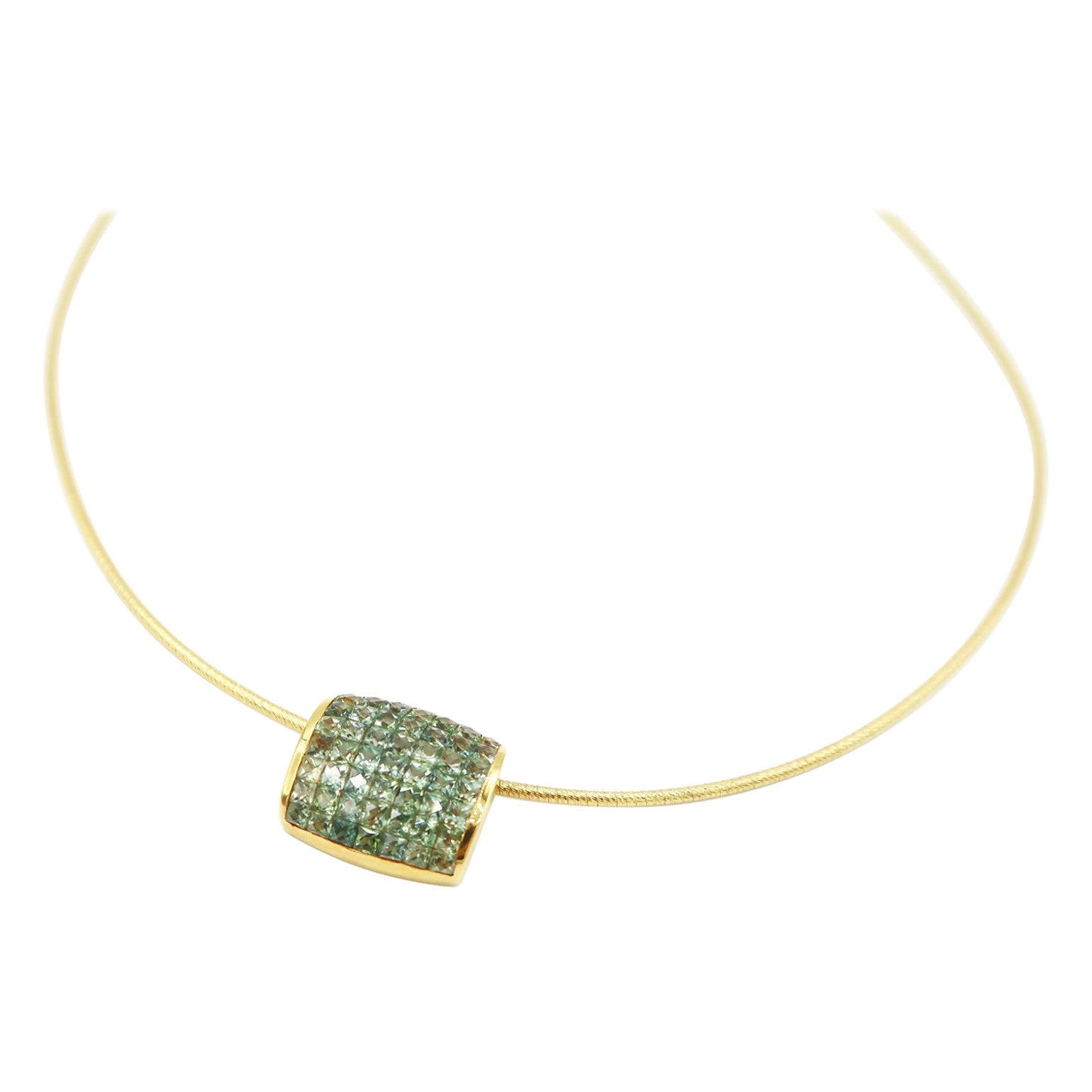 Invisible Set Princess Cut Green Sapphire Aerodynamic 18K Gold Pendant Necklace For Sale