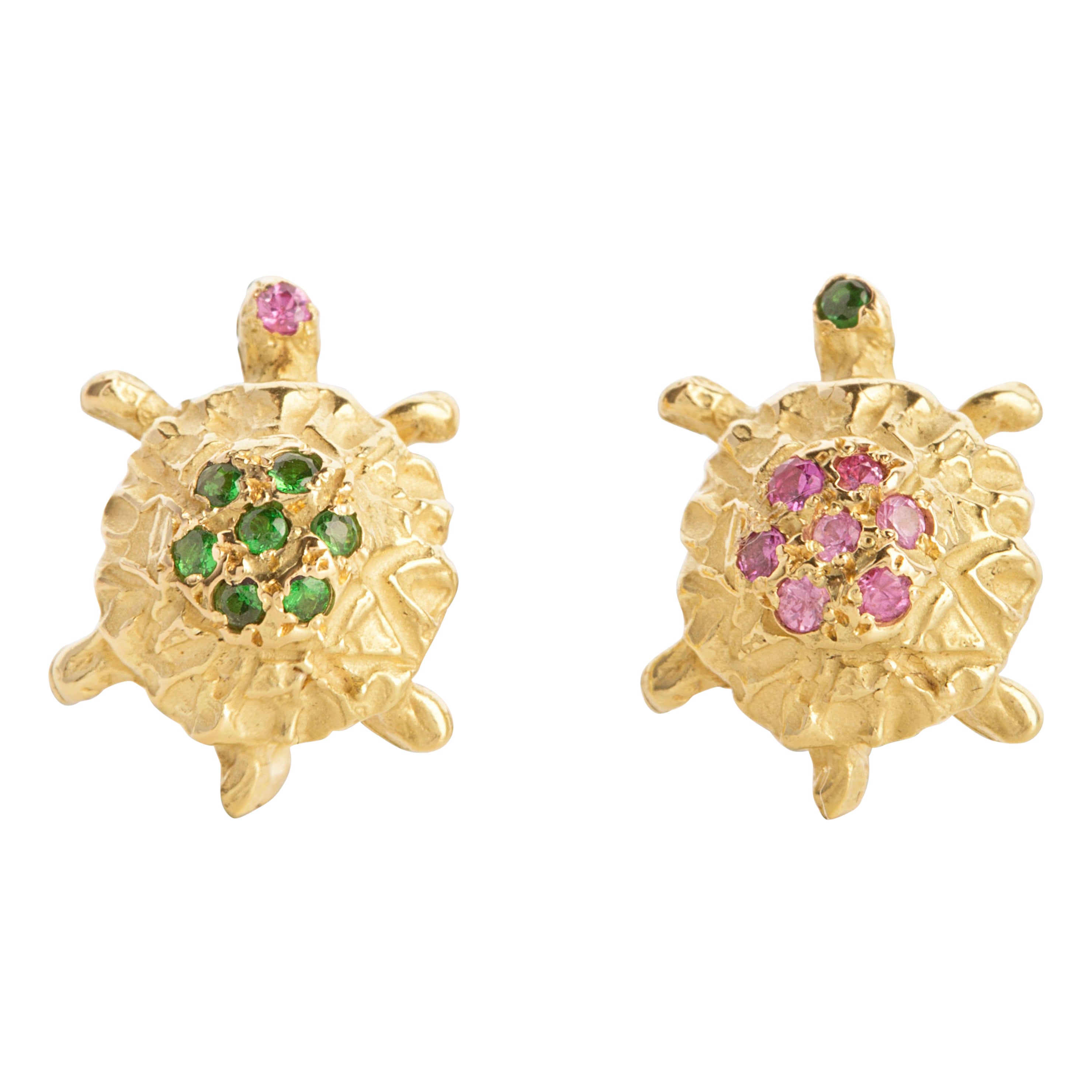 18 Karat Gold Green Tsavorite Pink Tourmaline Turtle Stud Hammered Earrings For Sale