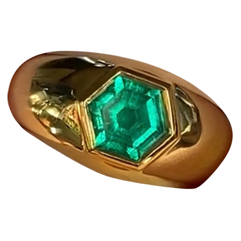 2 Carat Colombian Emerald Hexagon Signet Ring For Sale