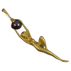 Carrera y Carrera Style 18ct Gold & Tahitian Pearl Nude Female Pendant